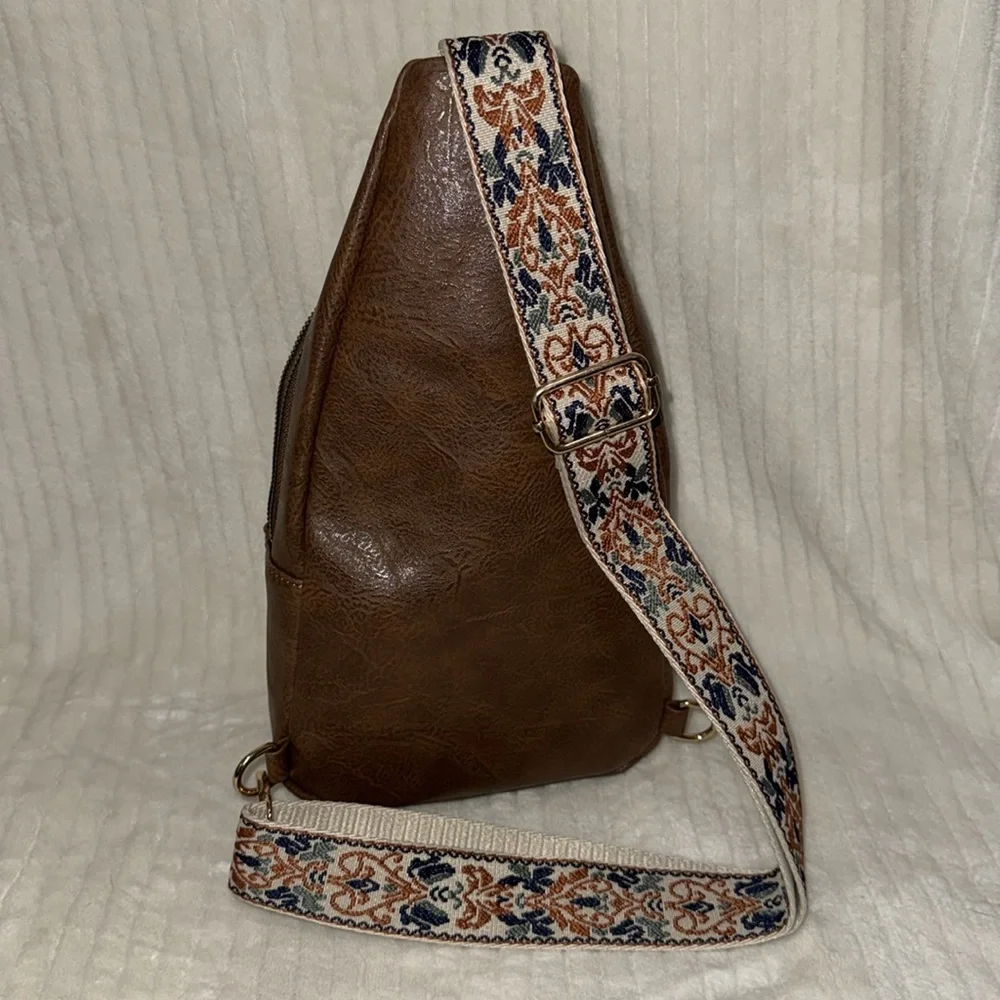 Brown Leather Crossbody Bag with Patterned Strap - Picture 11 of 13
